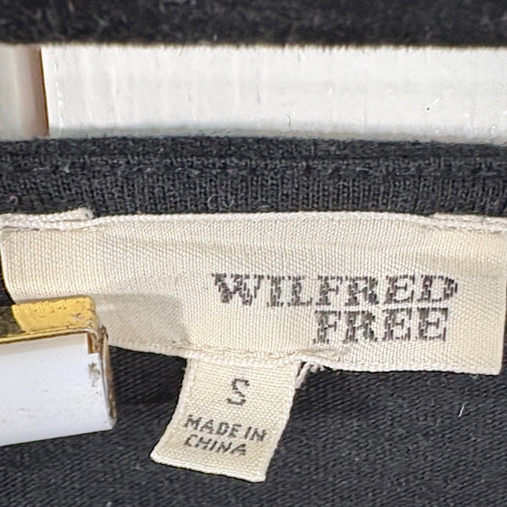 Wilfred Black Scoop Neck Tee Soft Casual Pocket T-Shirt Minimal Summer Top - Picture 4 of 7